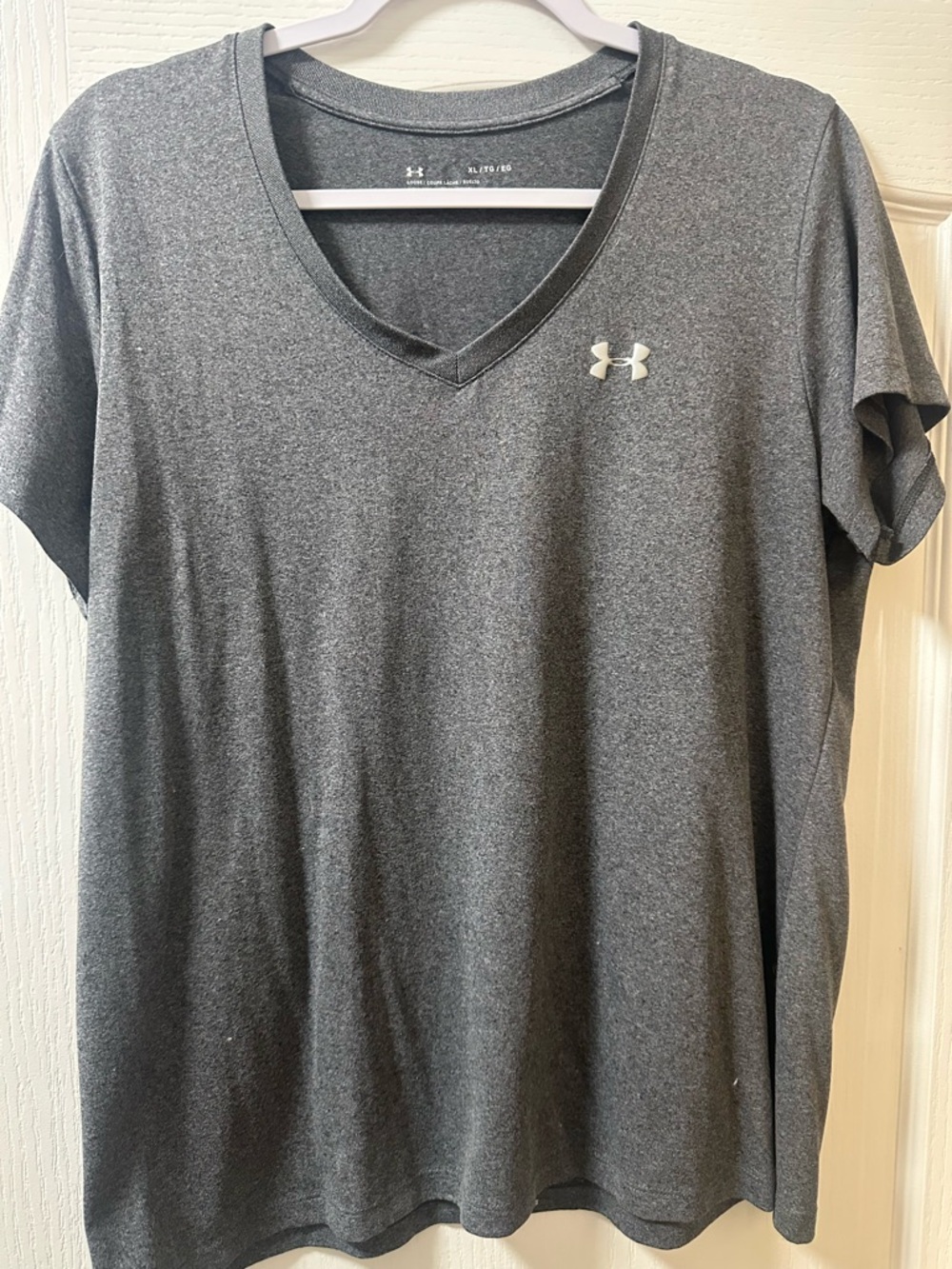 Women’s Under Armour Gray Athletic Top XL